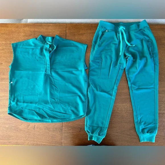 Figs Hunter Green Set - Picture 3 of 3